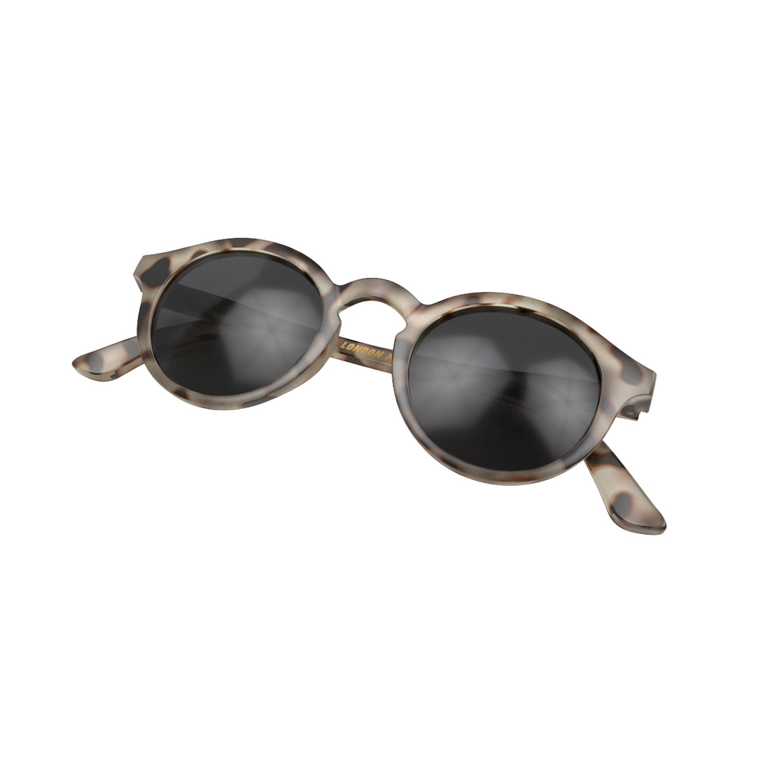 Folded skew - Graduate sunglasses in pale tortoiseshell featuring a soft circle frame and black UV400 lenses. The finishing touch to every outfit while protecting your eyes. 