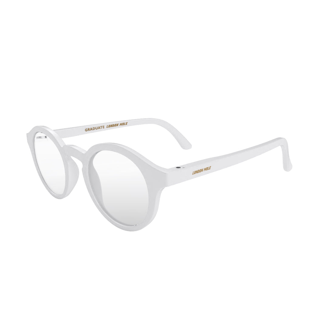 Open skew - Graduate Reading Glasses in matt white featuring a soft circle frame and provide crystal clear vision. Available in a + 1, 1.5, 2, 2.5, 3 prescriptions.