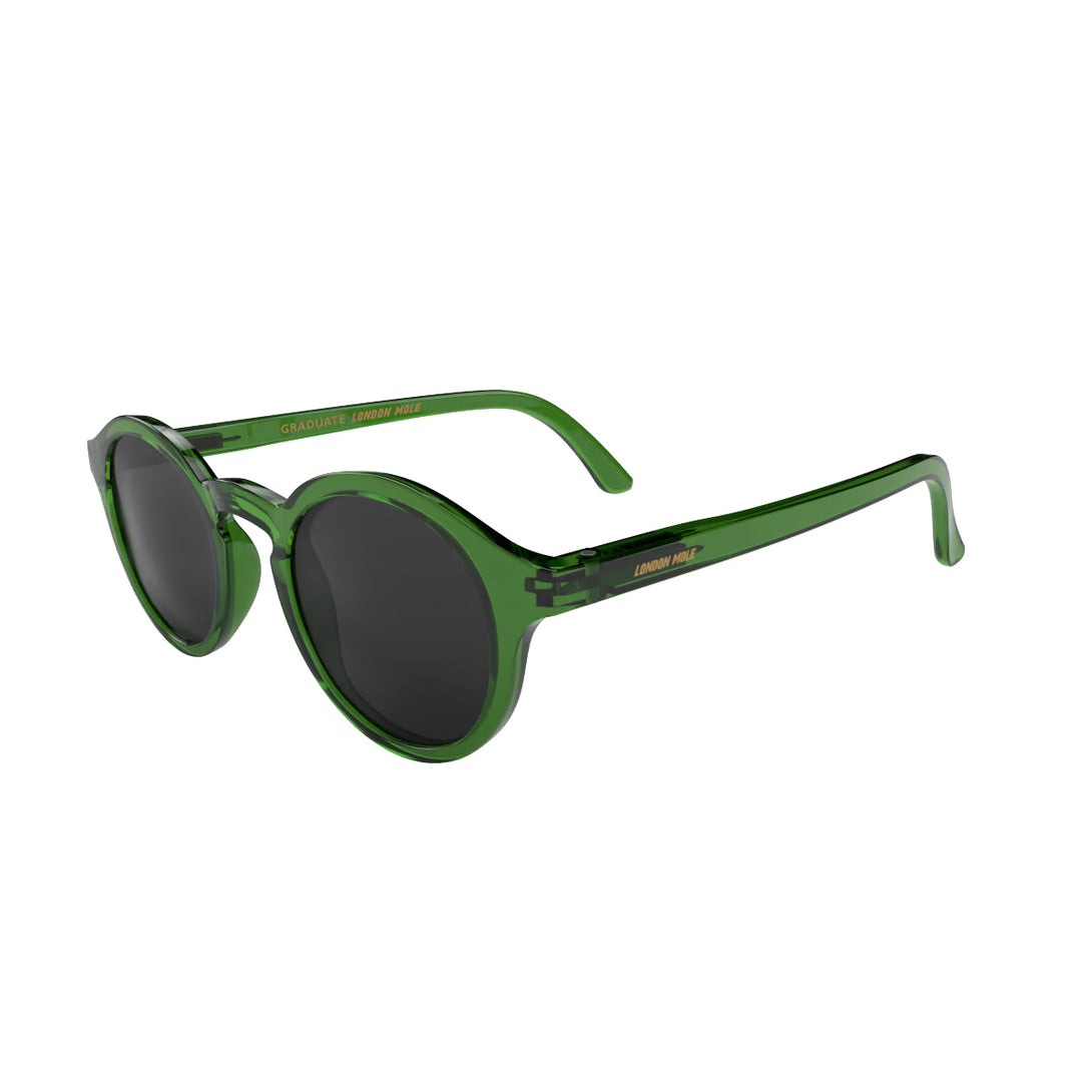 Open skew - Graduate sunglasses in transparent green featuring a soft circle frame and black UV400 lenses. The finishing touch to every outfit while protecting your eyes. 
