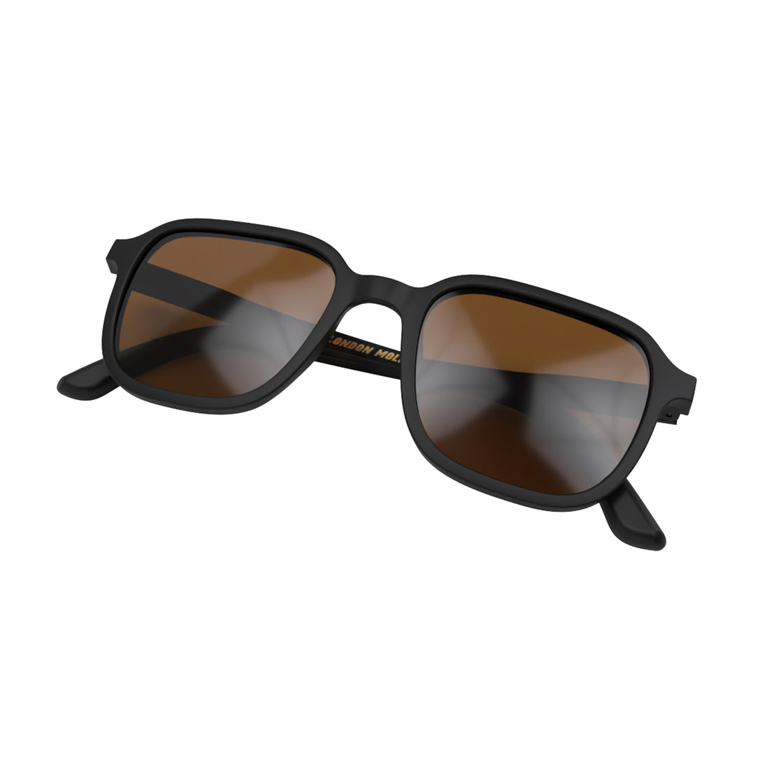 Folded skew - Hollywood sunglasses in matt tortoiseshell featuring an oversized, iconic panto frame and brown UV400 lenses. The finishing touch to every outfit while protecting your eyes. 
