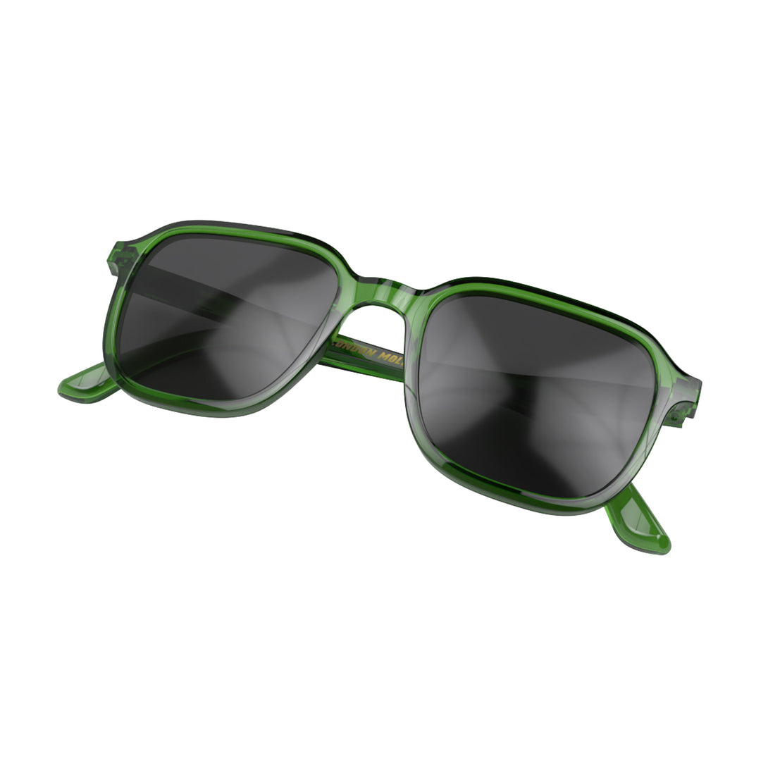 Folded skew - Hollywood sunglasses in transparent green featuring an oversized, iconic panto frame and black UV400 lenses. The finishing touch to every outfit while protecting your eyes. 