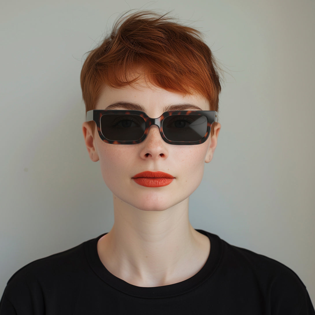 Female model - Icy sunglasses in gloss tortoiseshell featuring a bold rectangle frame and black UV400 lenses. The finishing touch to every outfit while protecting your eyes.