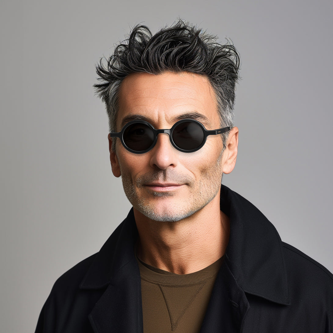 Male model - Moly sunglasses gloss black  featuring an eccentrically round frame and black UV400 lenses. The perfect accessory.
