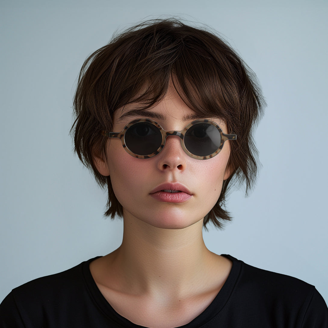 Female model - Moly sunglasses pale tortoisehsell featuring an eccentrically round frame and black UV400 lenses. The perfect accessory.