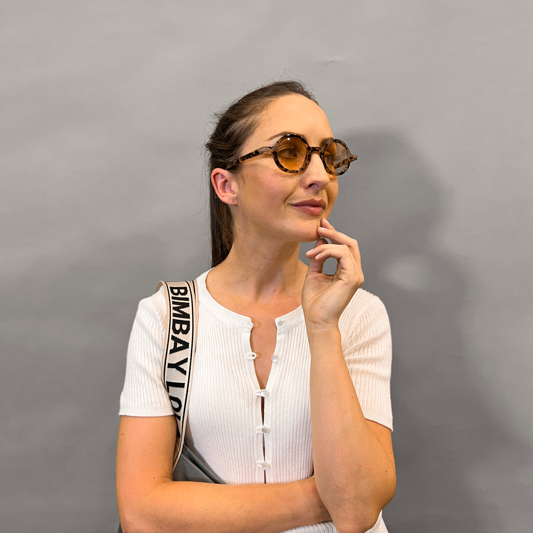 Female model - Moly sunglasses pale tortoiseshell featuring an eccentrically round frame and yellow UV400 lenses. The perfect accessory.