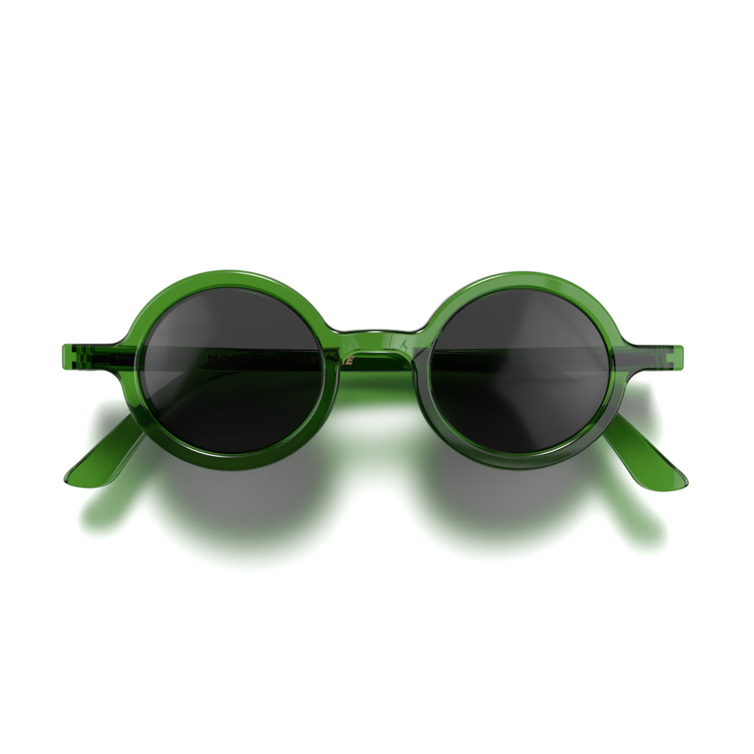 Front - Moly sunglasses transparent green featuring an eccentrically round frame and black UV400 lenses. The perfect accessory.