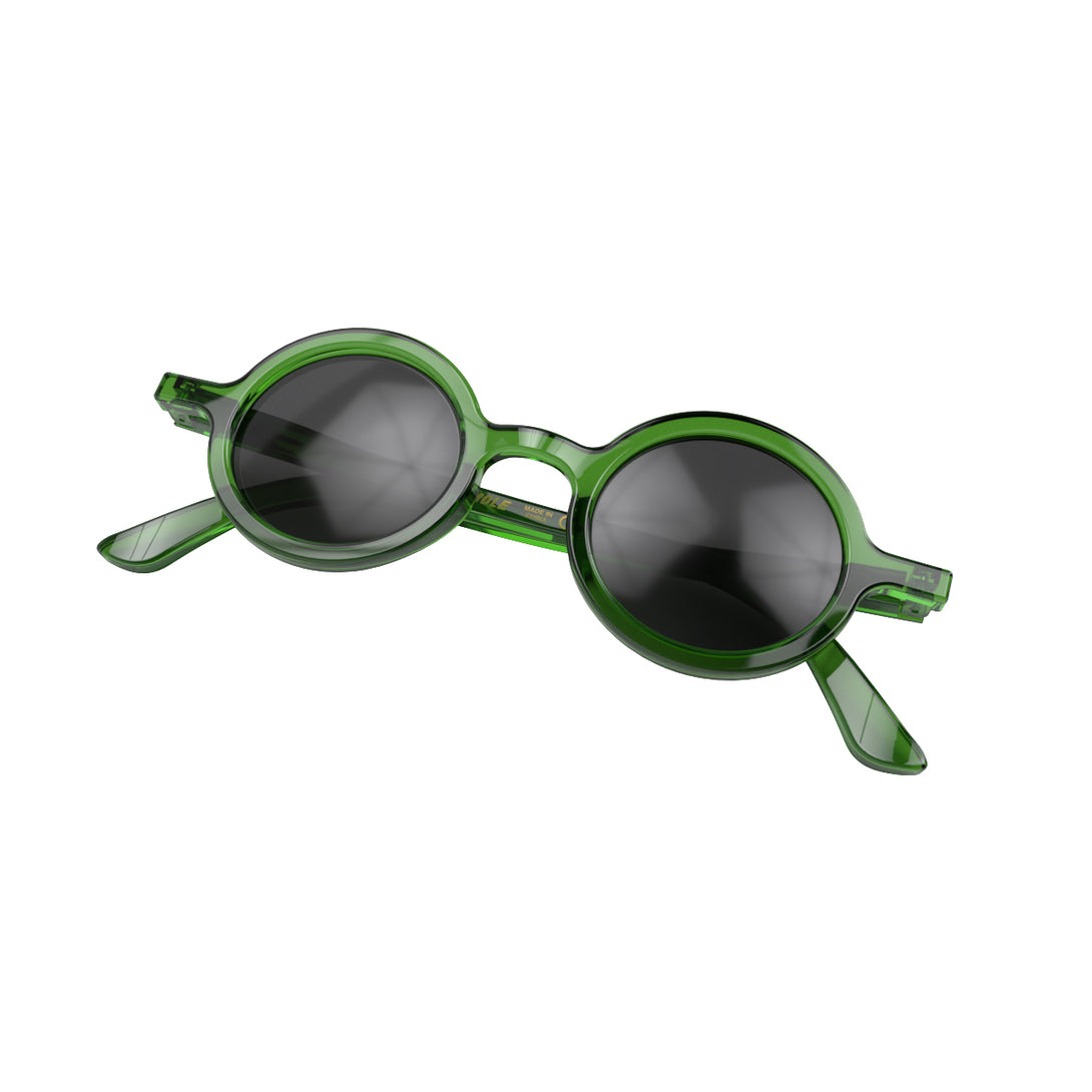 Folded skew - Moly sunglasses transparent green featuring an eccentrically round frame and black UV400 lenses. The perfect accessory.