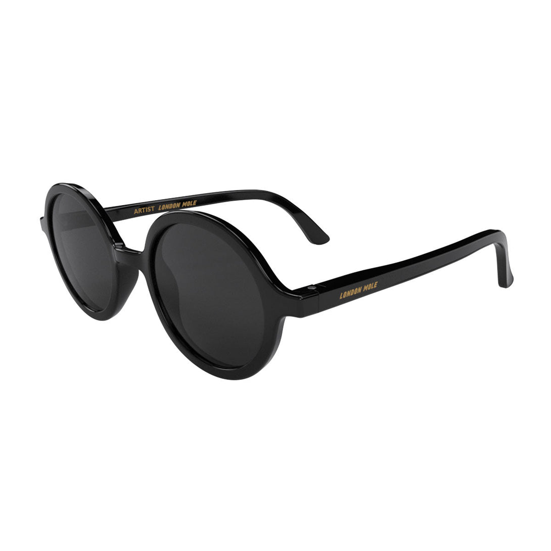 Open skew - Artist sunglasses in gloss black featuring an oversized circular frame and black UV400 lenses. The finishing touch to every outfit while protecting your eyes. 