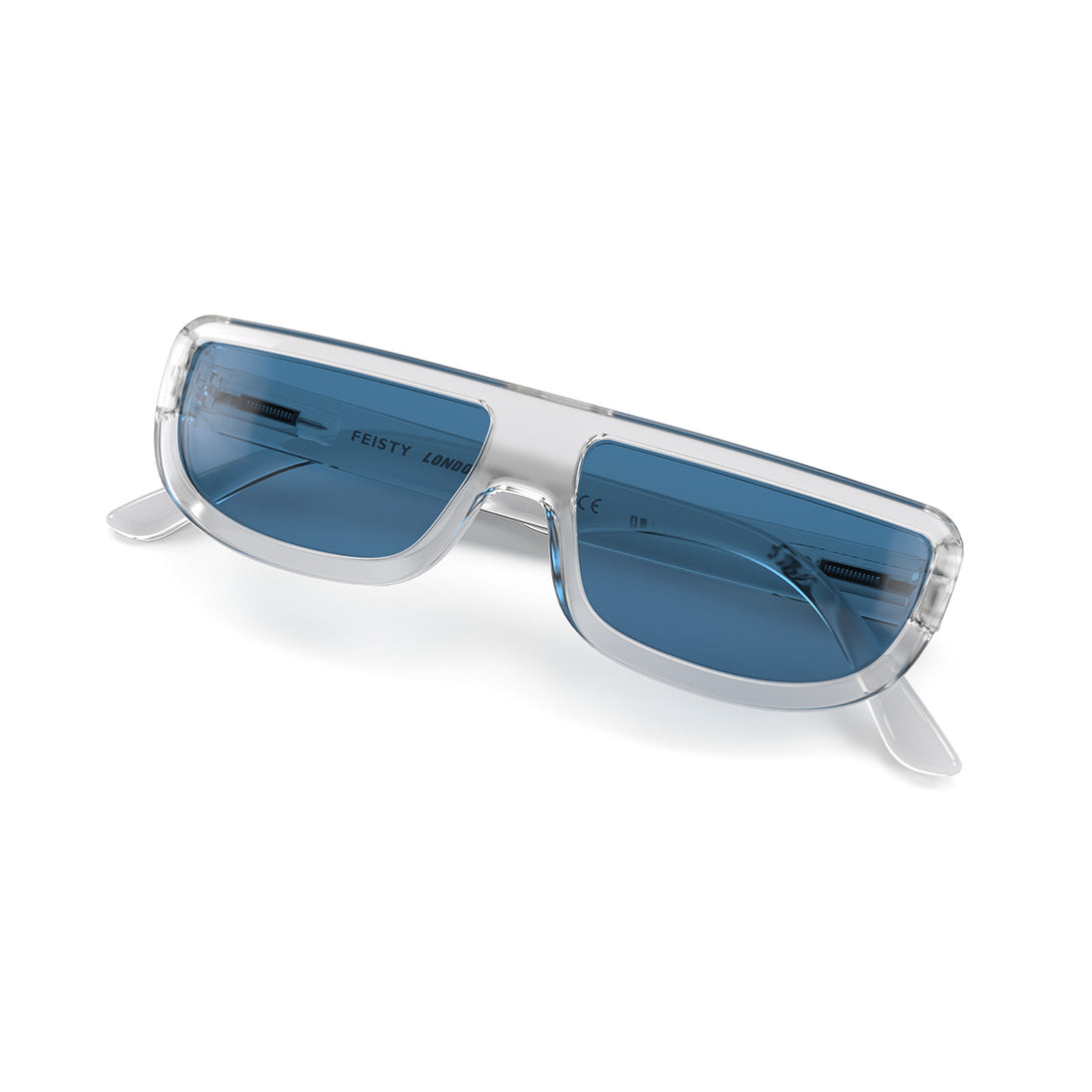 Folded skew - Feisty sunglasses in transparent featuring a utilitarian, straight top line frame and blue UV400 lenses. The finishing touch to every outfit while protecting your eyes. 