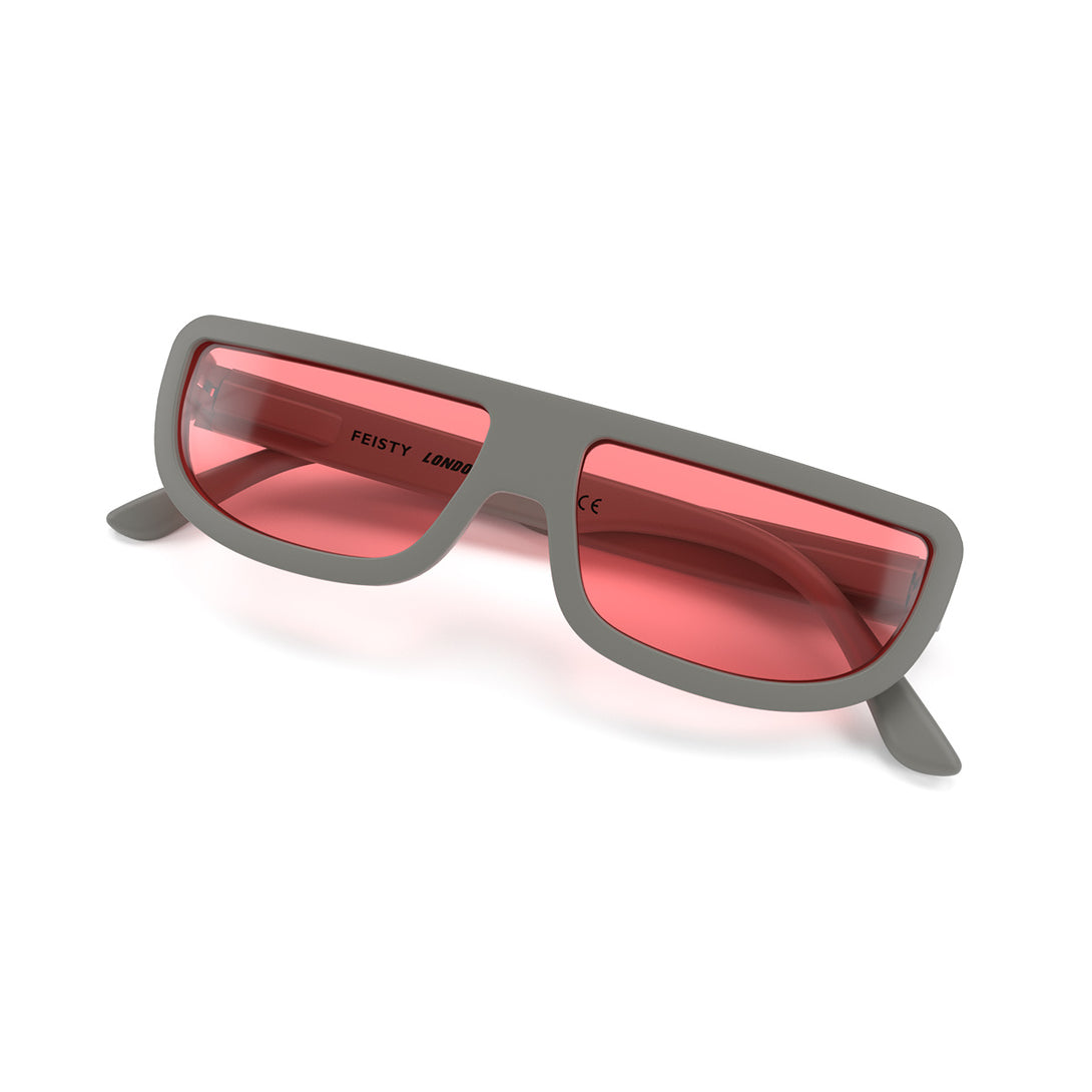 Folded skew - Feisty sunglasses in matt grey featuring a utilitarian, straight top line frame and red UV400 lenses. The finishing touch to every outfit while protecting your eyes. 