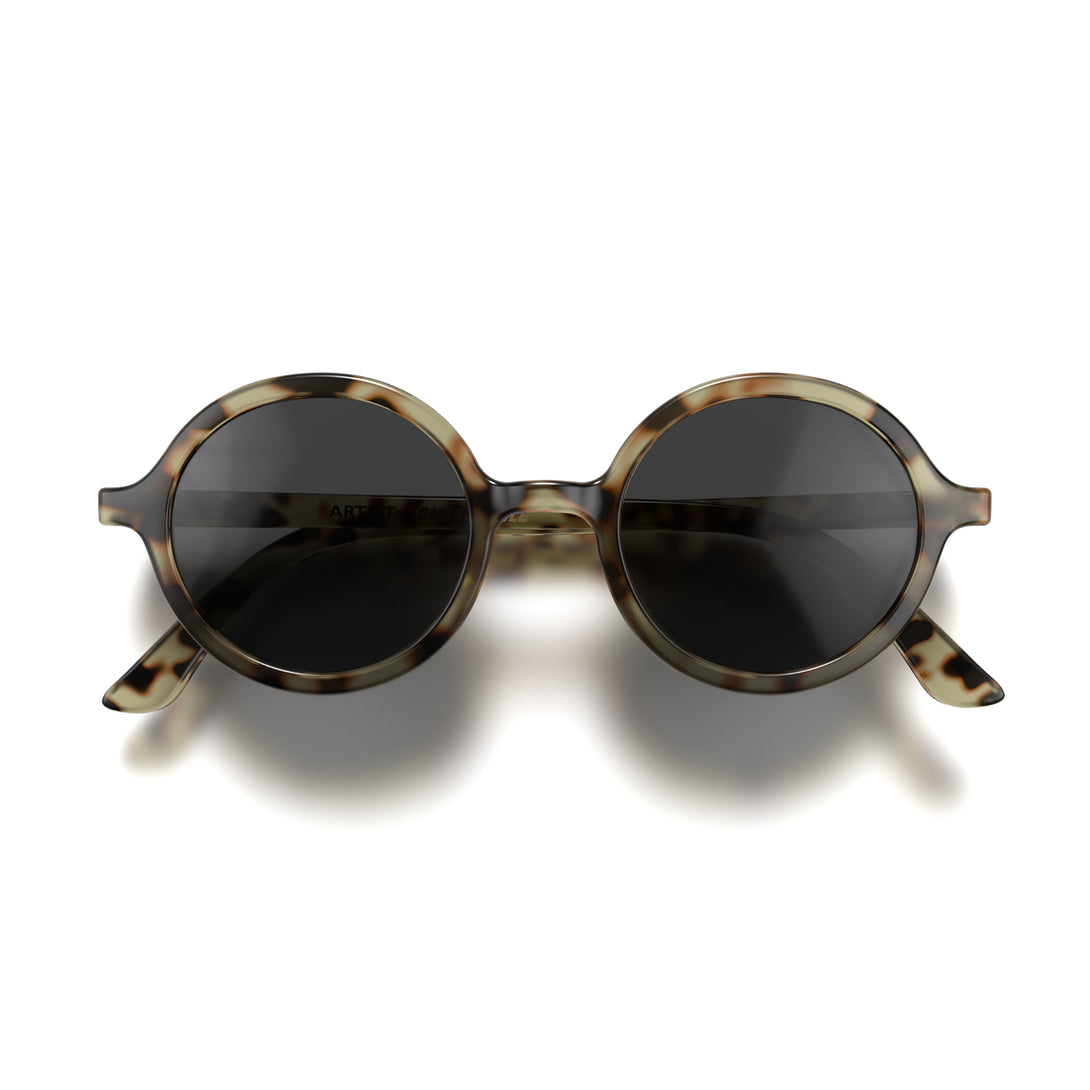 Front - Artist sunglasses in pale tortoiseshell featuring an oversized circular frame and black UV400 lenses. The finishing touch to every outfit while protecting your eyes. 