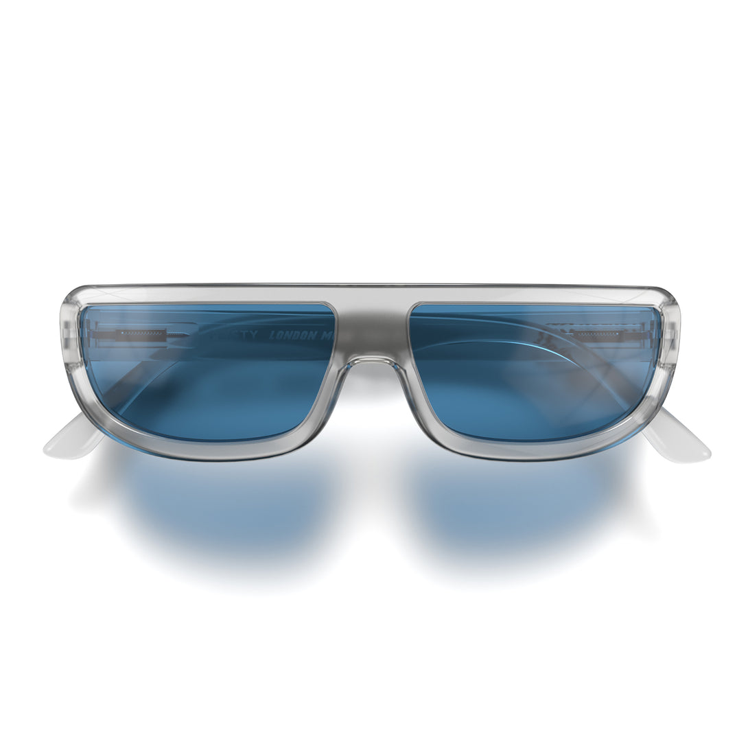 Front - Feisty sunglasses in transparent featuring a utilitarian, straight top line frame and blue UV400 lenses. The finishing touch to every outfit while protecting your eyes. 