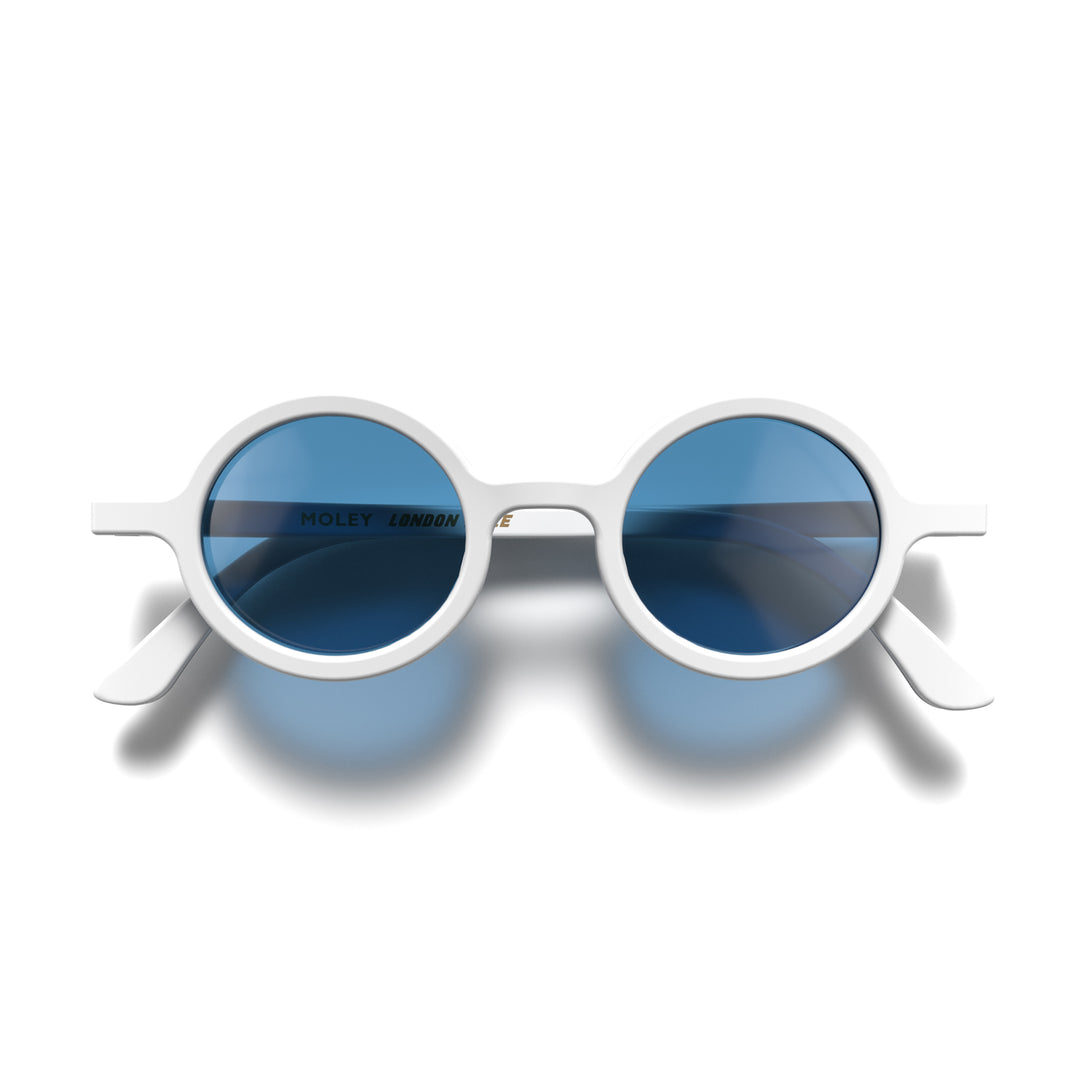 Front - Moly sunglasses in matt white featuring an eccentrically round frame and blue UV400 lenses. The perfect accessory.