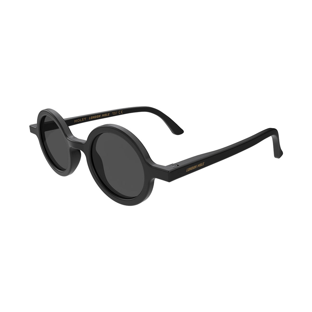 Open skew - Moly sunglasses matt black featuring an eccentrically round frame and black UV400 lenses. The perfect accessory.