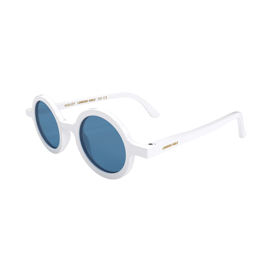 Open skew - Moly sunglasses in matt white featuring an eccentrically round frame and blue UV400 lenses. The perfect accessory.